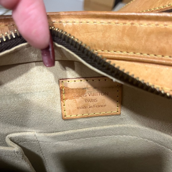 Louis Vuitton authentic Hudson GM crossbody bag - Picture 4 of 16